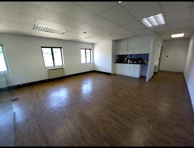 209M² OFFICE TO LET IN BRYANSTON